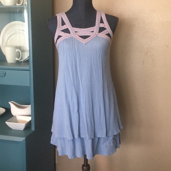 🌷 Light blue dress with pink stitching - Picture 2 of 7